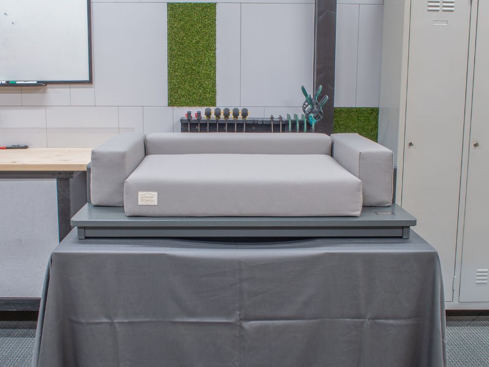 Divanetto con cuscino per cani