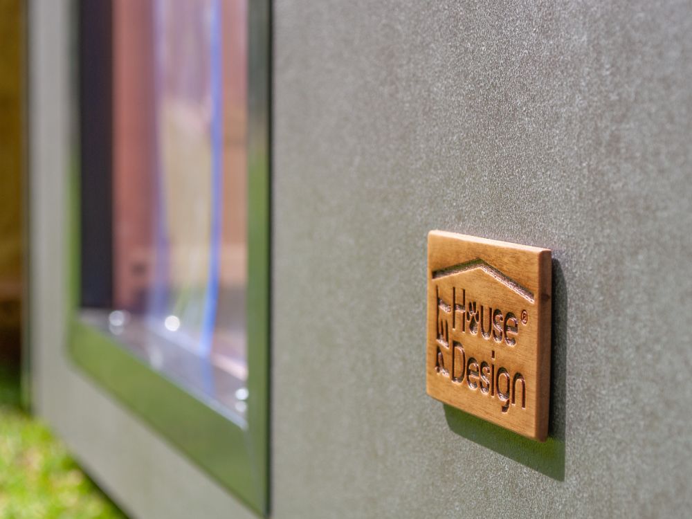 Cuccia indistruttibile da esterno Dark impermeabile